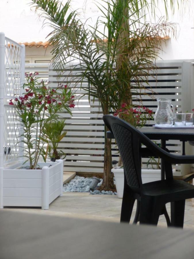 Charm Holiday Terrasini Eksteriør billede