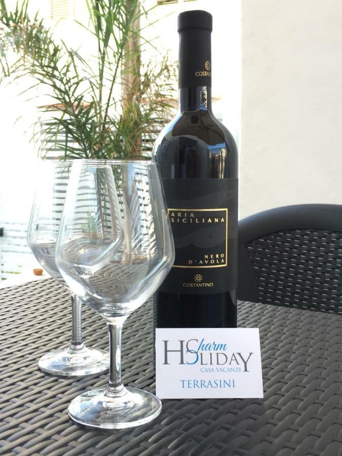 Charm Holiday Terrasini Eksteriør billede